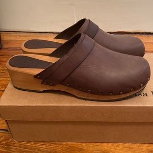 Lisa b clogs